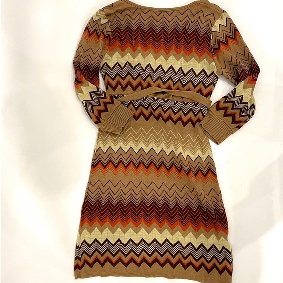 Forever 21 Chevron Dress with Belt - Picture 4 of 4